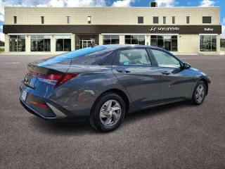 Hyundai ELANTRA 2025 SE Sedán de 4 puertas