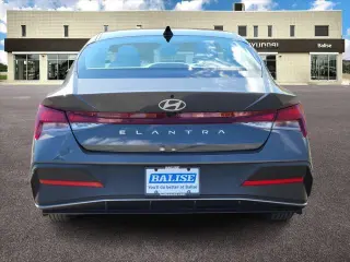 Hyundai ELANTRA 2025 SE Sedán de 4 puertas