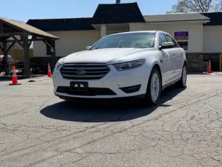 2017 Ford Taurus SEL