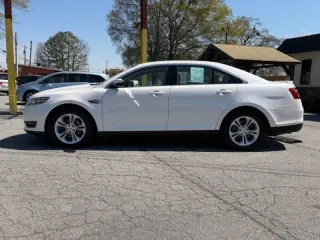 2017 Ford Taurus SEL