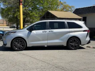 2021 Toyota Sienna XSE 7-Passenger