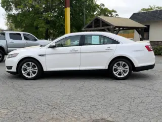 2017 Ford Taurus SEL