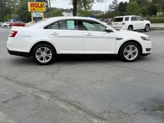 2017 Ford Taurus SEL