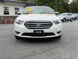 2017 Ford Taurus SEL