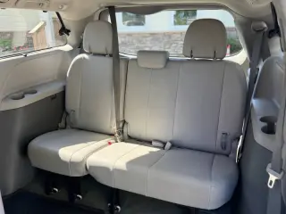 2016 Toyota Sienna XLE 7-Passenger Auto Access Seat