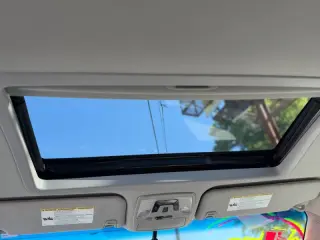 2016 Toyota Sienna XLE 7-Passenger Auto Access Seat