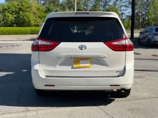2016 Toyota Sienna XLE 7-Passenger Auto Access Seat