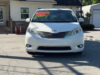 2016 Toyota Sienna XLE 7-Passenger Auto Access Seat