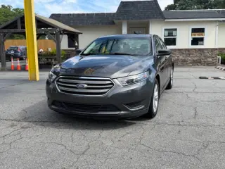 2017 Ford Taurus SE