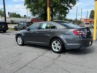 2017 Ford Taurus SE