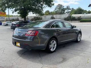 2017 Ford Taurus SE