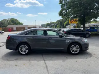 2017 Ford Taurus SE