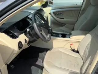 2017 Ford Taurus SE