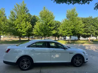 2018 Ford Taurus SE