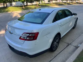 2018 Ford Taurus SE