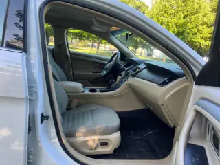 2018 Ford Taurus SE