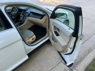 2018 Ford Taurus SE