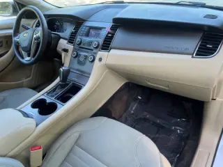 2018 Ford Taurus SE