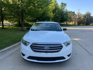 2018 Ford Taurus SE