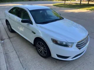 2018 Ford Taurus SE