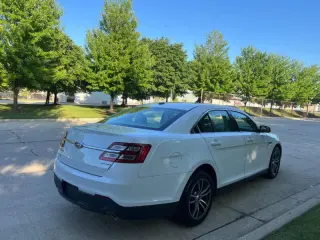 2018 Ford Taurus SE