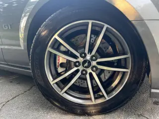 2005 Ford Mustang GT Deluxe