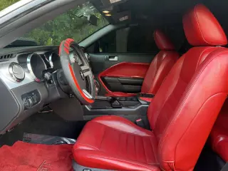 2005 Ford Mustang GT Deluxe