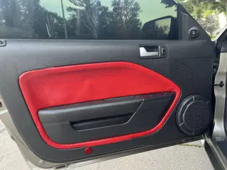 2005 Ford Mustang GT Deluxe