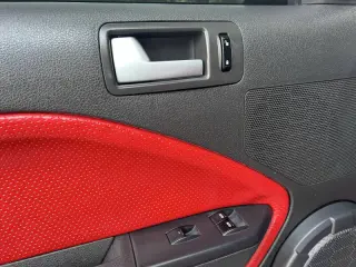 2005 Ford Mustang GT Deluxe