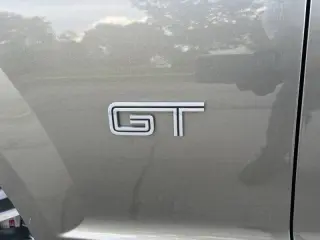 2005 Ford Mustang GT Deluxe