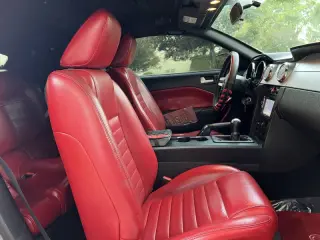 2005 Ford Mustang GT Deluxe