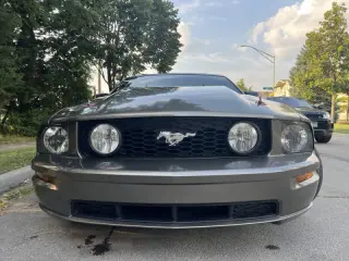 2005 Ford Mustang GT Deluxe