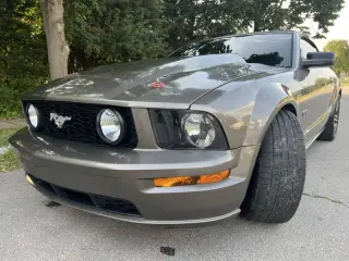 2005 Ford Mustang GT Deluxe