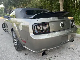 2005 Ford Mustang GT Deluxe