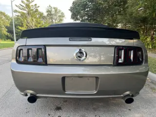 2005 Ford Mustang GT Deluxe