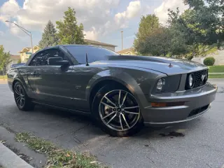 2005 Ford Mustang GT Deluxe