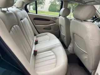 2003 Jaguar X-Type 2.5