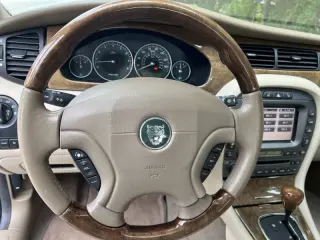 2003 Jaguar X-Type 2.5