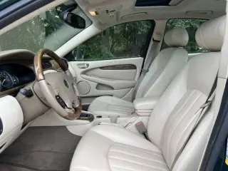 2003 Jaguar X-Type 2.5
