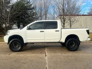 2014 Nissan Titan SV