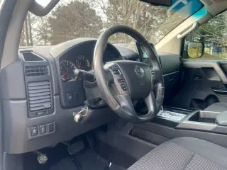 2014 Nissan Titan SV