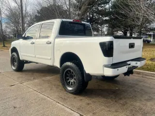 2014 Nissan Titan SV
