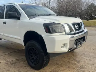 2014 Nissan Titan SV