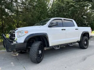 2015 Toyota Tundra SR5