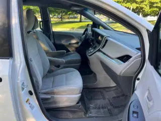 2015 Toyota Sienna L 7-Passenger