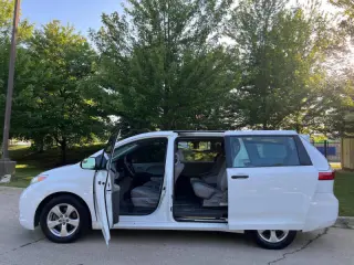 2015 Toyota Sienna L 7-Passenger