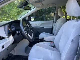 2018 Toyota Sienna LE Mobility 7-Passenger