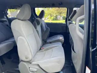 2018 Toyota Sienna LE Mobility 7-Passenger
