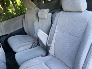 2018 Toyota Sienna LE Mobility 7-Passenger