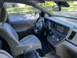 2018 Toyota Sienna LE Mobility 7-Passenger